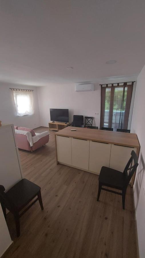 Apartmani Mlinar - Two Bedroom Apartment With Seaview Grebastica Ngoại thất bức ảnh