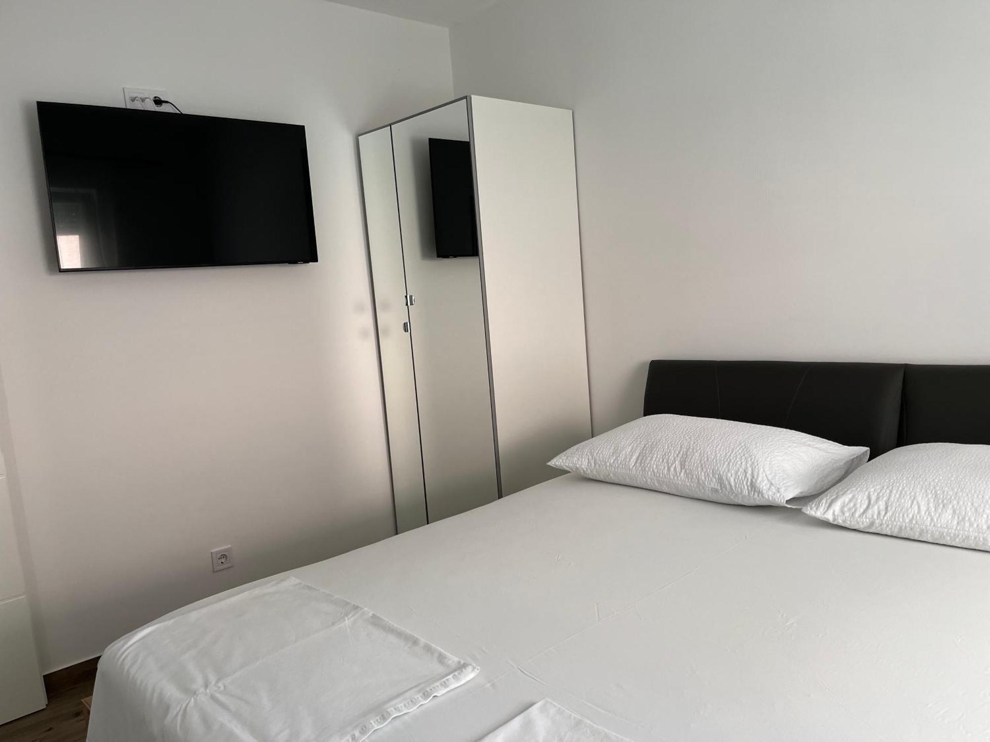 Apartmani Mlinar - Two Bedroom Apartment With Seaview Grebastica Ngoại thất bức ảnh